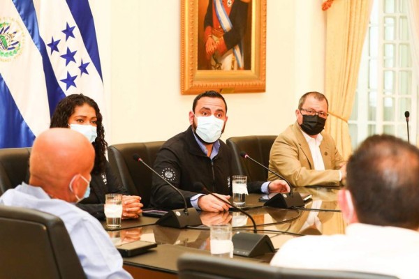 Donación de El Salvador: así lograron siete alcaldes hondureños conseguir 34,000 dosis anticovid