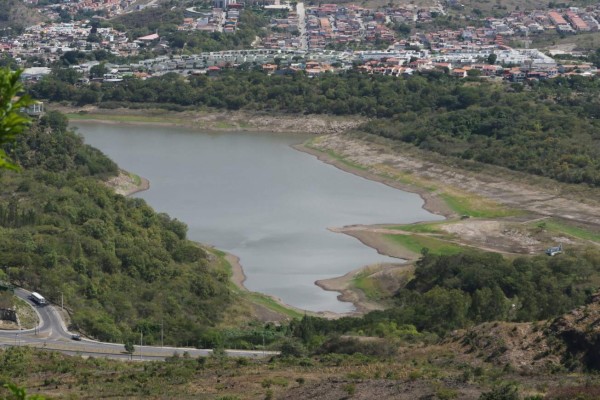 Sólo torrenciales y constantes lluvias llenarían las represas