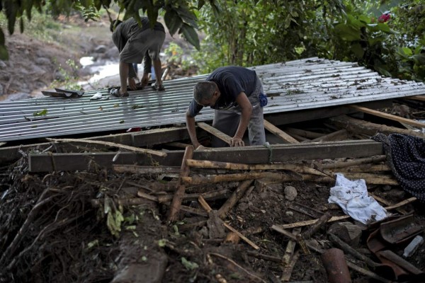 Las desgarradoras imágenes tras el mortífero deslave en El Salvador