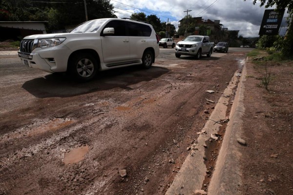 Atestado de baches el periférico, principal corredor vial de la capital