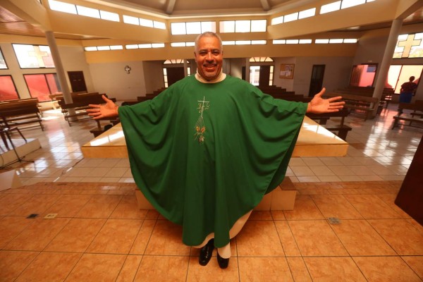 José Daniel Martínez Rodas, un sacerdote que lleva el deporte en el alma