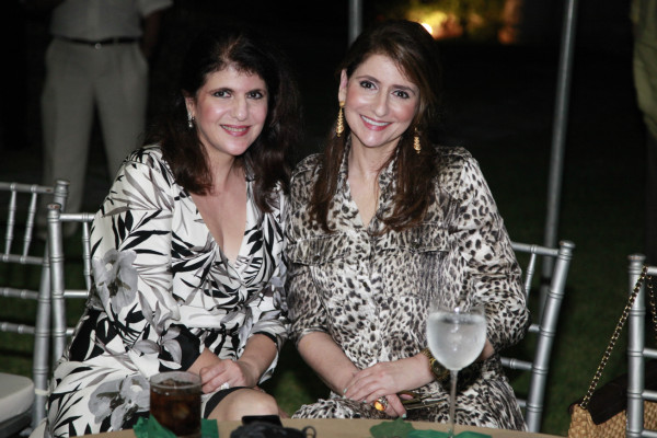 Mucha dicha a los novios