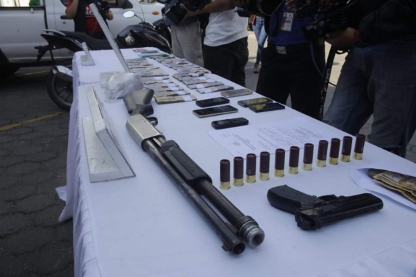 Armas, fajos de billetes y drogas: los decomisos a banda 'El Cosme'