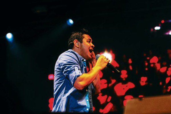 Noche de bendición en el Chochi Sosa con Alex Campos