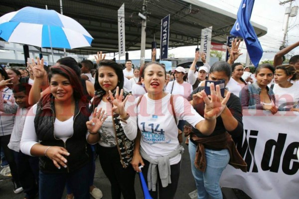 Al ritmo del 'perreo' nacionalistas piden inscripción de Juan Orlando Hernández &nbsp;&nbsp;