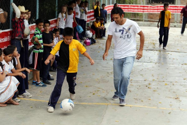 Motagua visita escuela El Japón