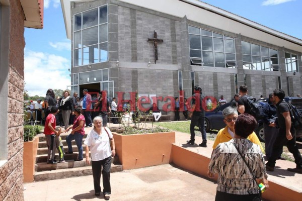 FOTOS: Dramática despedida al profesor Mario Morazán, asesinado en el Instituto Técnico Honduras