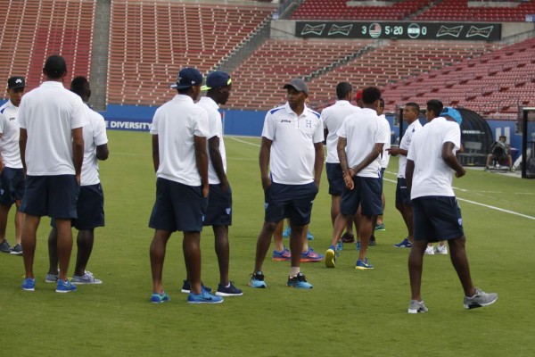 Honduras hizo reconocimiento de cancha donde debutará ante EEUU