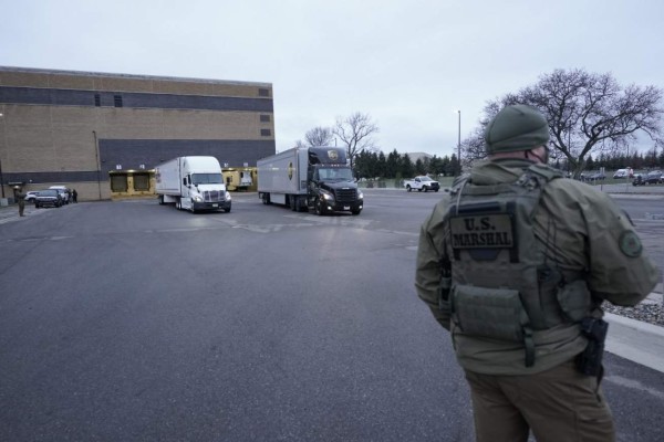 Arrancó la masiva distribución de la vacuna contra covid en 50 estados de EEUU