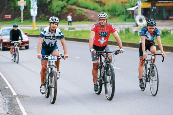 Ciclistas siguen haciendo pruebas para la II Vuelta