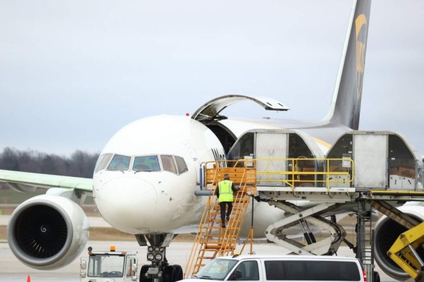 Arrancó la masiva distribución de la vacuna contra covid en 50 estados de EEUU