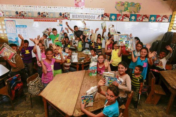 Equipamos a niños de Las Pilas para culminar año escolar
