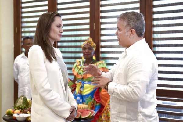 FOTOS: El look de Angelina Jolie durante su visita a migrantes venezolanos en Colombia