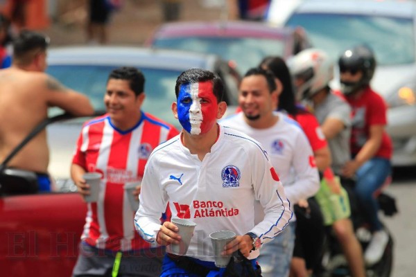 FOTOS: Con la ilusión de conquistar la copa 31, así llegó la Ultra Fiel al Estadio Nacional
