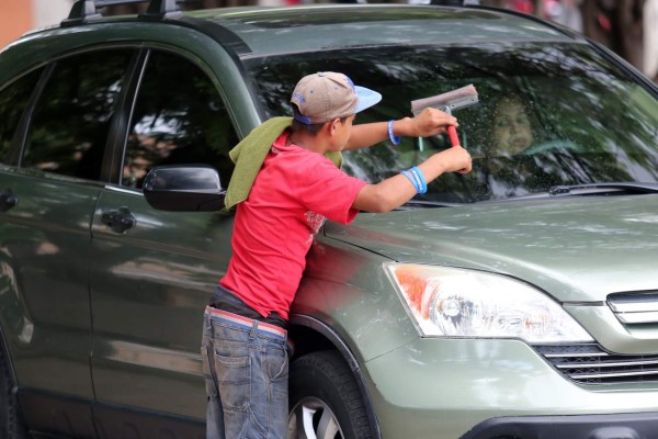 El 6% de los niños capitalinos participan en el mercado laboral