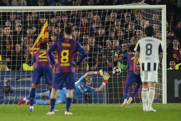 No se vio: A lo Messi, lamento de Yamal, bonito gesto de Raphinha y polémica por penal