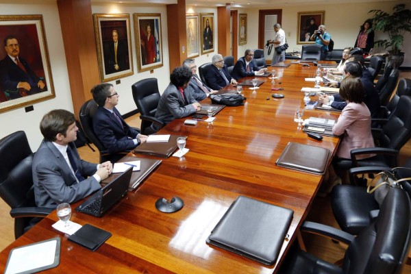 Misión del FMI inicia revisión de indicadores y metas para 2016