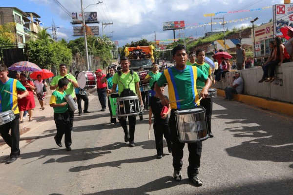 Con gran carnaval, Tegucigalpa conmemora su 436 aniversario