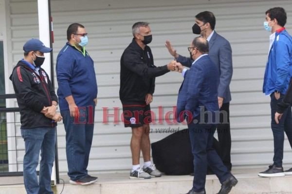 Pablo Lavallén, el nuevo DT del Olimpia, llega a la cueva del León (FOTOS)