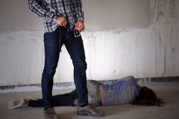 Joven es violada frente a sus padres como 'castigo' en Pakistán