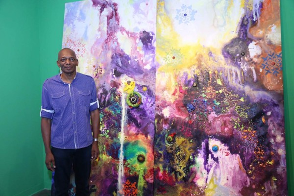 Exhiben pinturas del artista Santos Arzú Quioto