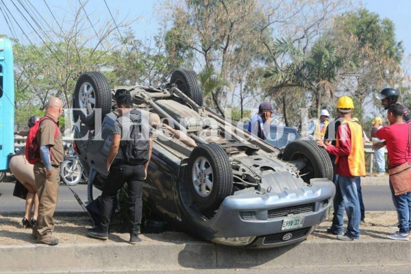 Accidente vehicular en el anillo periférico, a la altura de la Sula, sin heridos