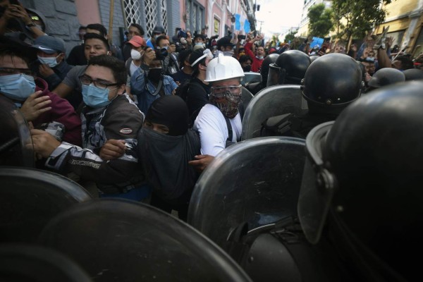 Las imágenes más impactantes de las protestas en Guatemala (FOTOS)