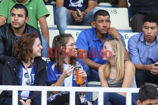 Hermosas catrachas adornan la jornada 14 de la Liga Nacional