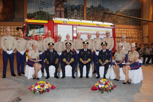 Bombero héroe: Sin plaza, sin salario y con el sueño de ser ingeniero civil (Fotos)