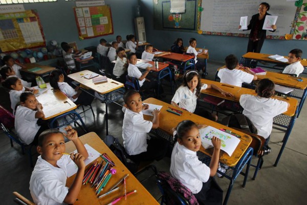 Escuela José Cecilio del Valle, referente de educación práctica