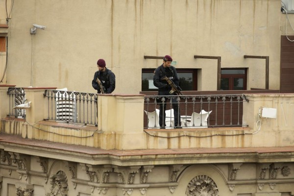 Policía española busca a sospechoso de atentados yihadistas