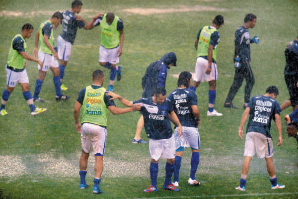 Honduras golea 3-0 a El Salvador previo al debut ante Panamá