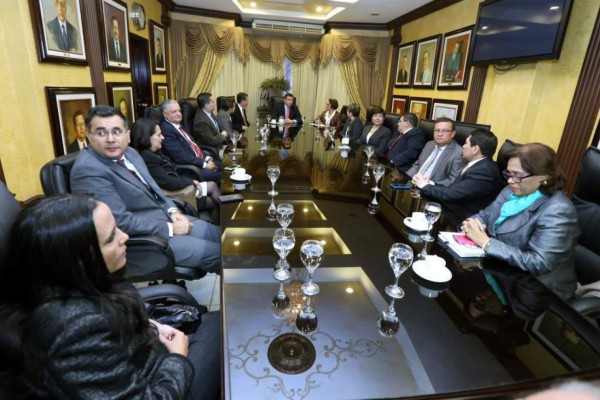 Honduras: Magistrada de la Corte olvida cuántos artículos tiene la Constitución