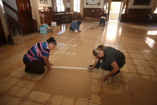 Tegucigalpa: Preparan plantillas de alfombras