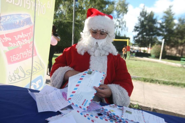 Santa cumple los sueños de los niños que creen en él