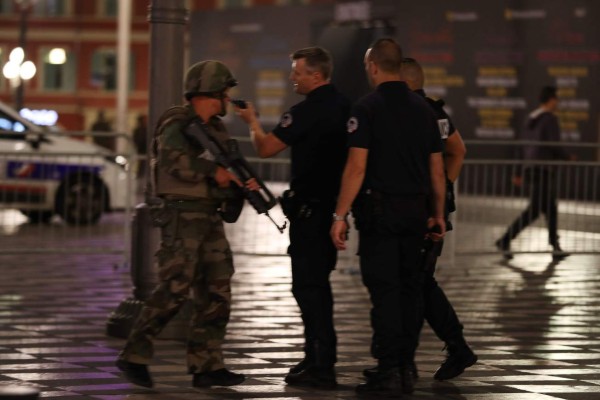 Atentado en Francia deja al menos 84 muertos