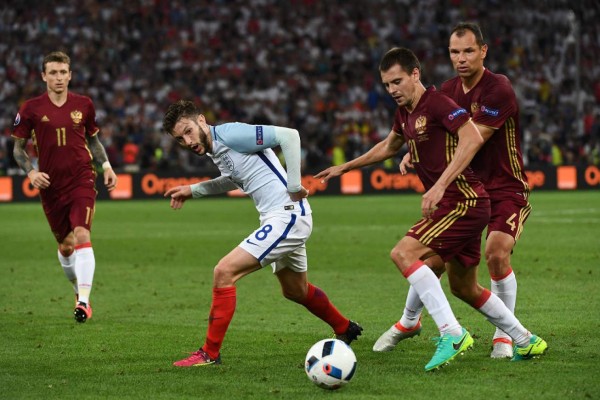 Las selecciones de Rusia e Inglaterra obtienen un punto por el empate a un gol en su primer partido del grupo B, foto: AFP.