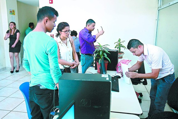 Maestros exonerados tendrán prioridad