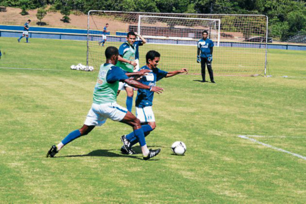 DT de Honduras trabaja horas extras en la definición