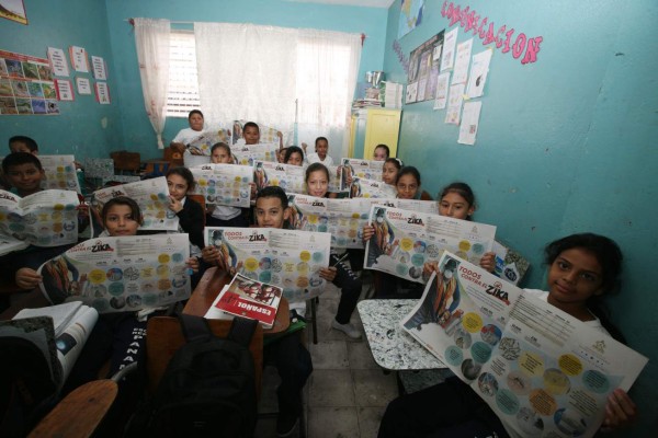 Estudiantes de la Escuela República de Panamá aprenden sobre el zika