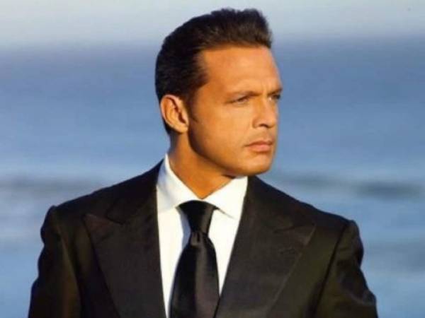 Luis Miguel es un cantante y productor musical mexicano nacido en Puerto Rico y considerado como uno de los artistas más populares en la historia de América Latina.