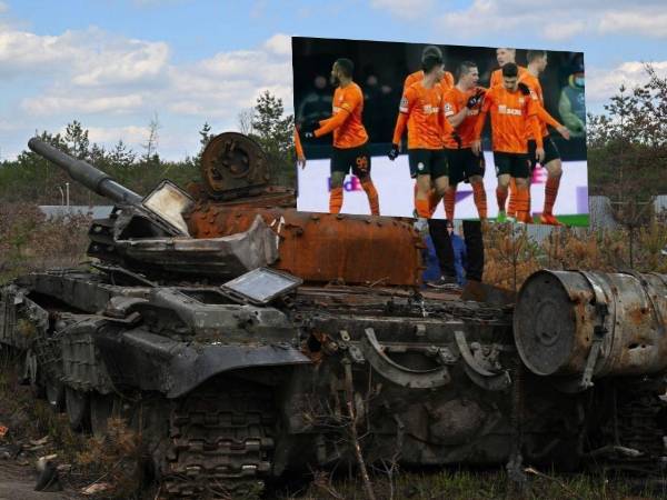 Una fotografía sobre un tanque ruso destruido en la aldea de Dmytrivka, región de Kiev en medio de la invasión rusa de Ucrania.