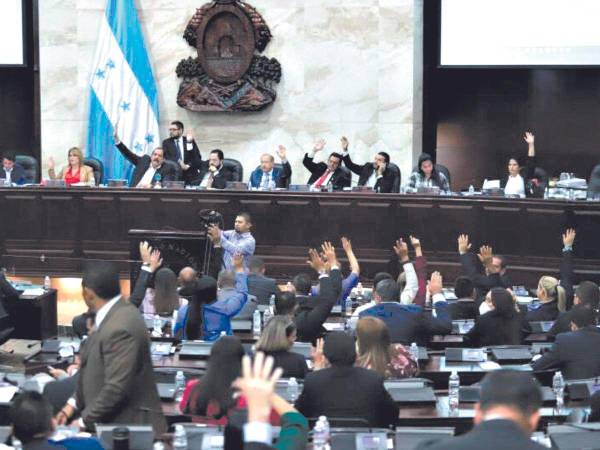 Cúpulas políticas estaría negociando en un solo paquete la elección del TSC y los demás nombramientos y señalan que no cederán espacios a Libre en las instituciones.