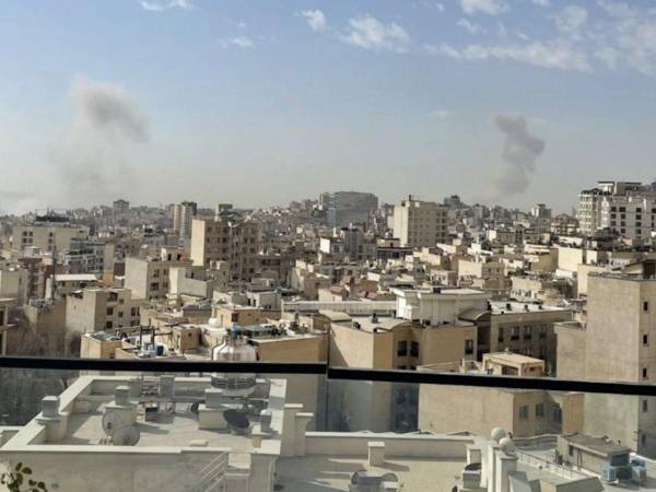 La Guardia Revolucionaria iraní anunció el inicio de la primera oleada de misiles y drones contra Israel tras esos ataques.