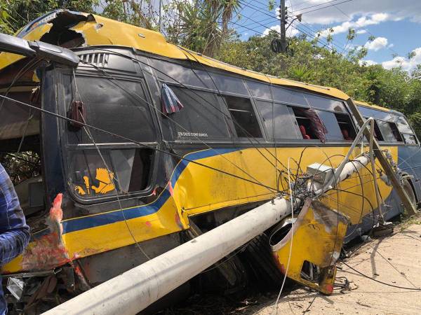 Un aparatoso accidente en Morocelí, El Paraíso, zona oriental de Honduras, dejó una persona del sexo masculino muerta y varias personas heridas. Aquí los detalles