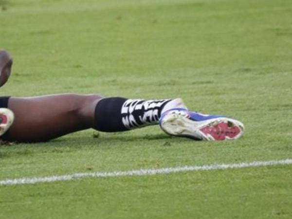 El partido entre Independiente del Valle y Mushuc Runa quedó marcado por la grave lesión del jugador Jean Pierre Arroyo tras una fuerte entrada en el segundo tiempo. Cuadro a cuadro de lo que sucedió.