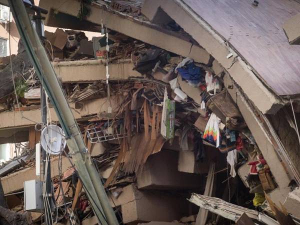 Equipos de rescate, autoridades y ciudadanos voluntarios en Venezuela redoblan este jueves los esfuerzos de búsqueda de sobrevivientes entre numerosas edificaciones colapsadas.