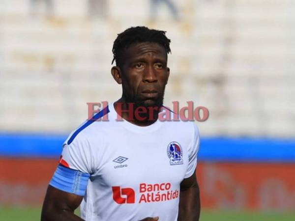 El mediocampista Hendry Thomas salió con el gafete de capitán en el partido que Olimpia juega contra Marathón en el Estadio Nacional. Foto: Ronal Aceituno/Grupo Opsa/EL HERALDO