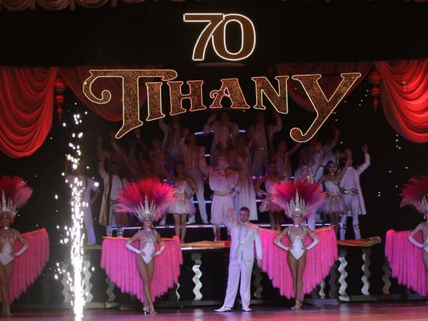 Luces, magia y emoción: el escenario de Tihany cobra vida con un despliegue visual de talla mundial en sus últimos días en Tegucigalpa.