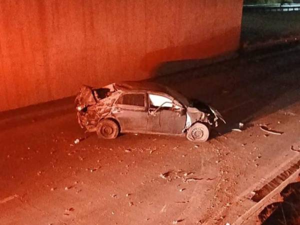 Vehículo quedó destruido tras el accidente en el Anillo Periférico, donde murió Nora Clarisa Sánchez Murillo.